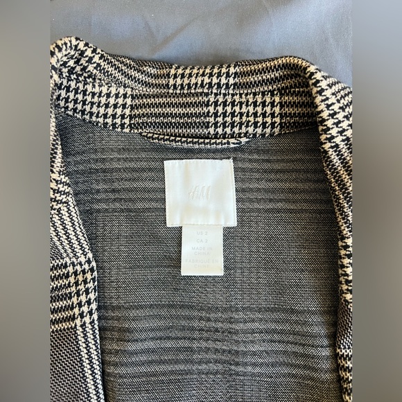 18. H&M Plaid Pattern Lapel Blazer/Coat - Picture 7 of 8